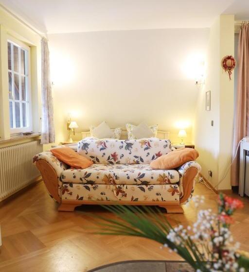 山景套房, Restaurant Adler Stube