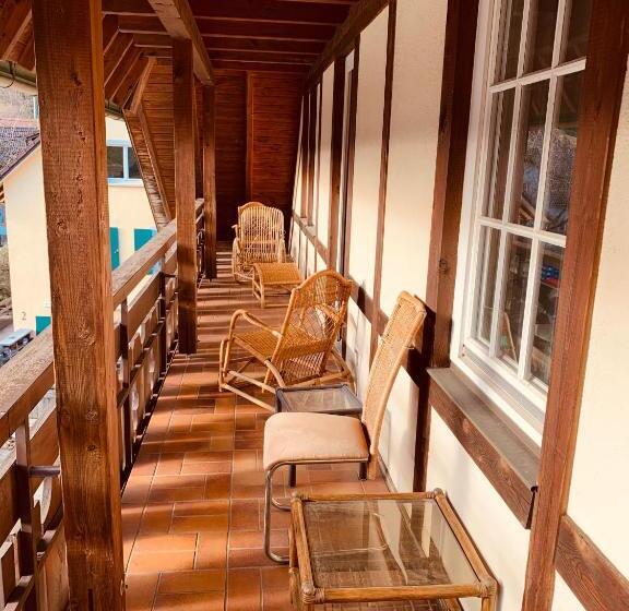 山景套房, Restaurant Adler Stube