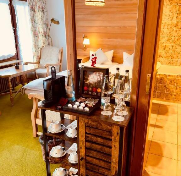 带阳台的豪华间, Restaurant Adler Stube