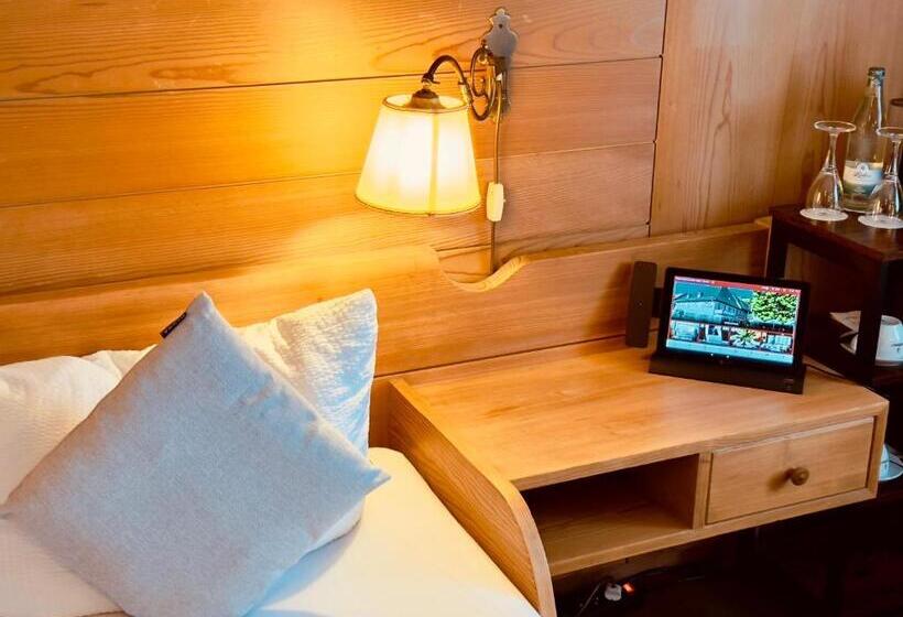 标准间带阳台, Restaurant Adler Stube