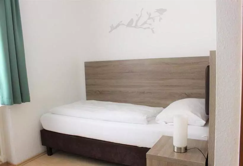 Standard Single Room, Ulmer Spatz