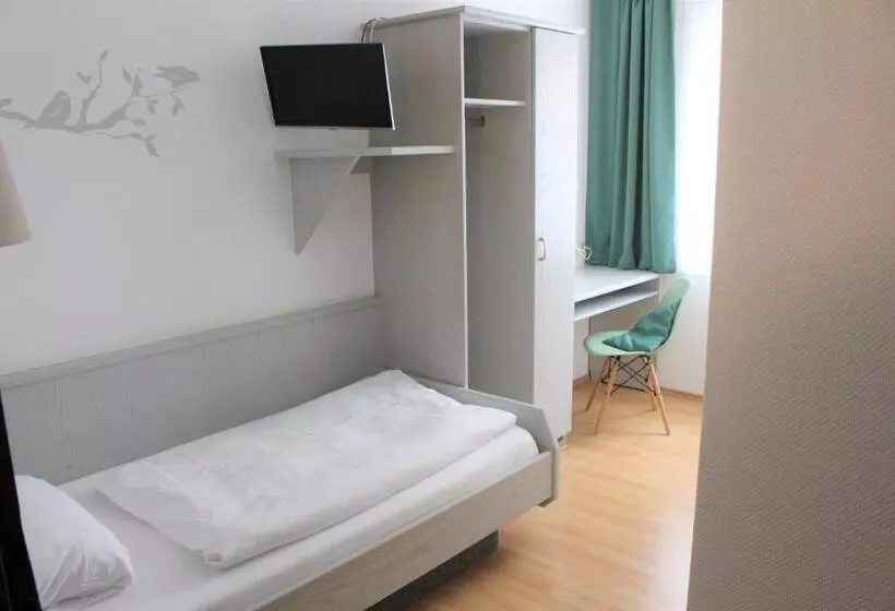 Standard Single Room, Ulmer Spatz