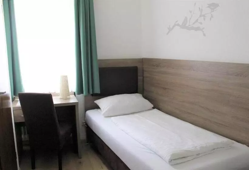 Standard Single Room, Ulmer Spatz
