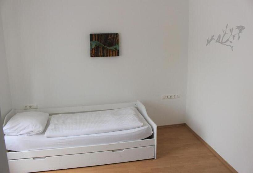 家庭间, Ulmer Spatz