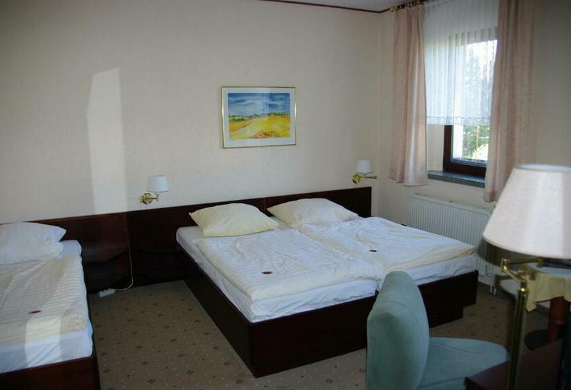 غرفة قياسية ثلاثية, Landhotel Goldener Löwe Mit Pension Am Taurastein