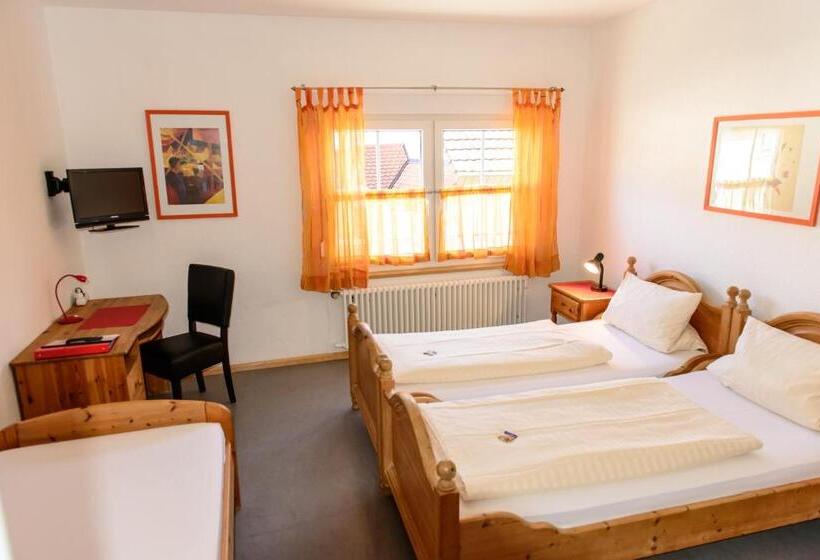 חדר סטנדרט לשלושה, Gasthof Hotel Zum Rebstock