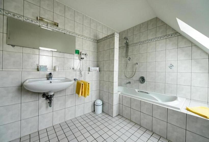 Номер Стандарт Трехместный, Gasthof Hotel Zum Rebstock