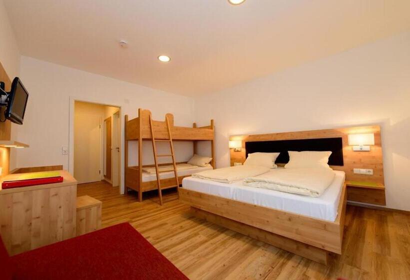 חדר סטנדרט לארבעה, Gasthof Hotel Zum Rebstock