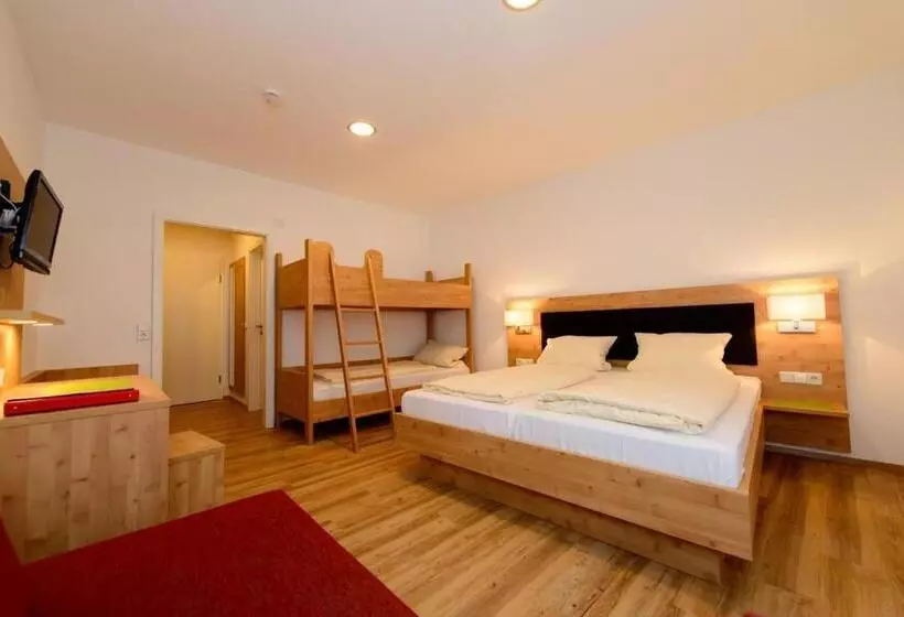 Standard Neljän Hengen Huone, Gasthof Hotel Zum Rebstock