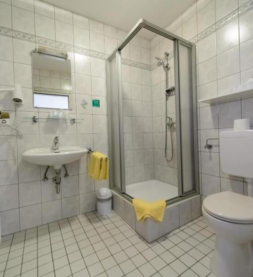 חדר סטנדרט לארבעה, Gasthof Hotel Zum Rebstock