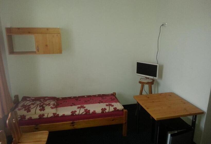 اتاق استاندارد سه نفره, Arsenał Kwatery