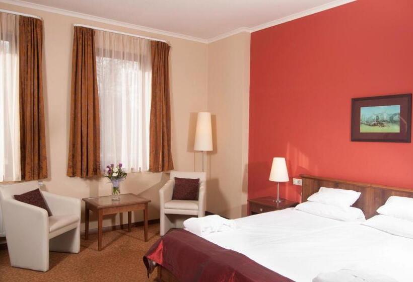 Классический Номер, Bassiana Hotel Es Etterem