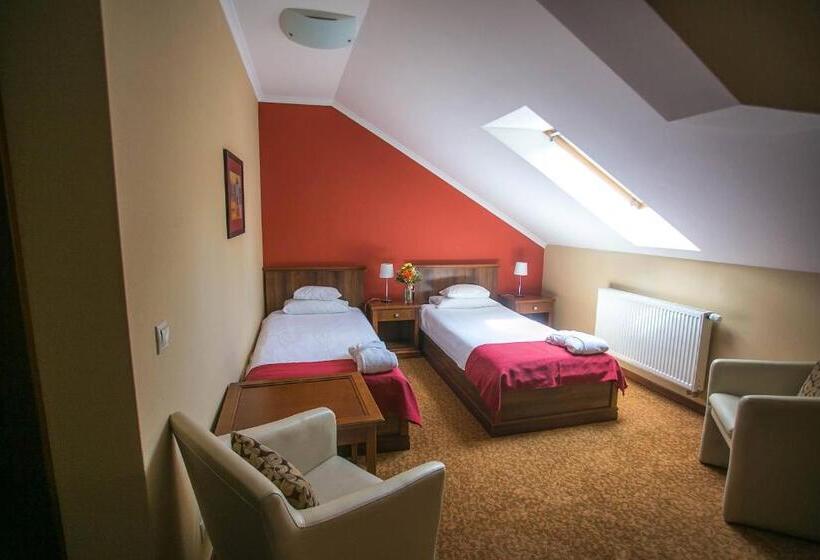 اتاق پنت هاوس, Bassiana Hotel Es Etterem