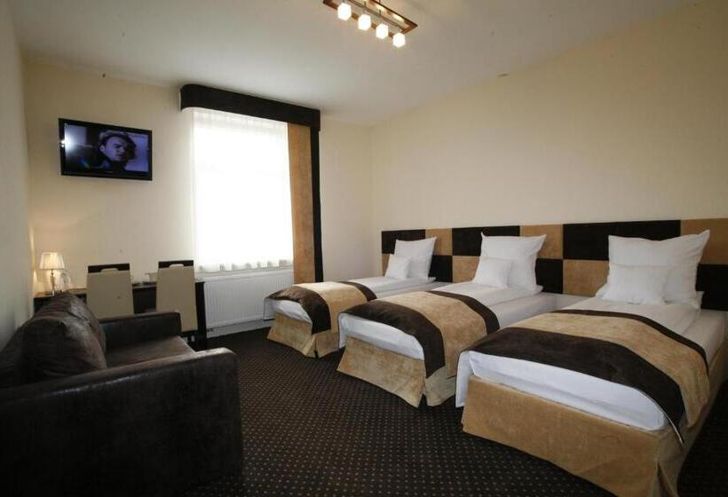 Номер Стандарт Трехместный, Boutique Hotel S I Milionowa