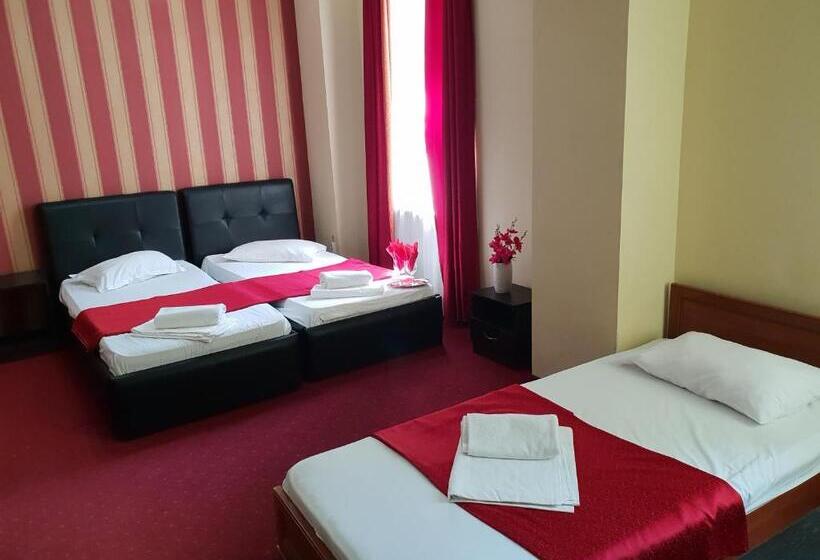 غرفة قياسية ثلاثية, Class Residence