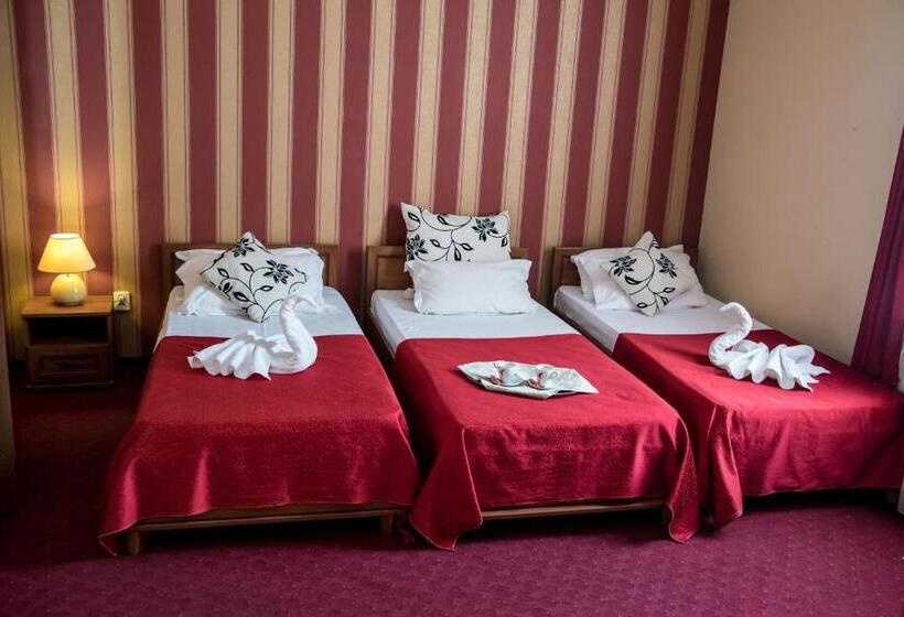 غرفة قياسية ثلاثية, Class Residence