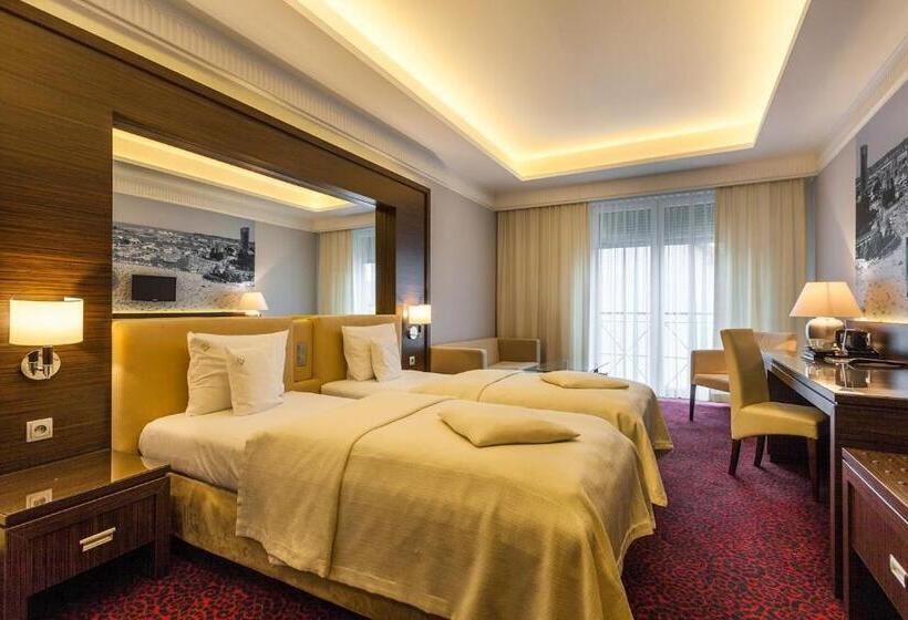 غرفة قياسية, Falko