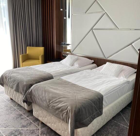 غرفة سوبيريور, Falko