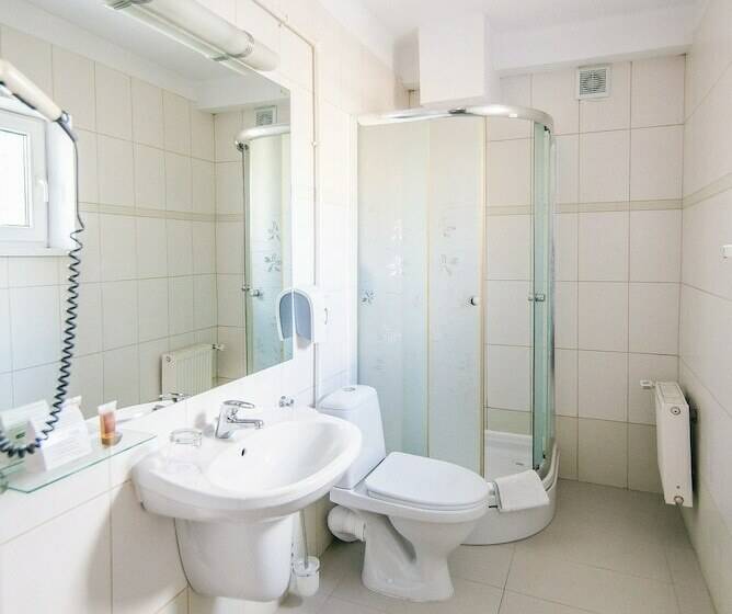 اتاق استاندارد یک نفره, Forum