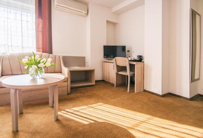 اتاق استاندارد, Forum