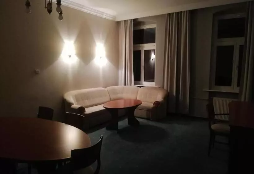 سوییت, Hostel Ratuszowy