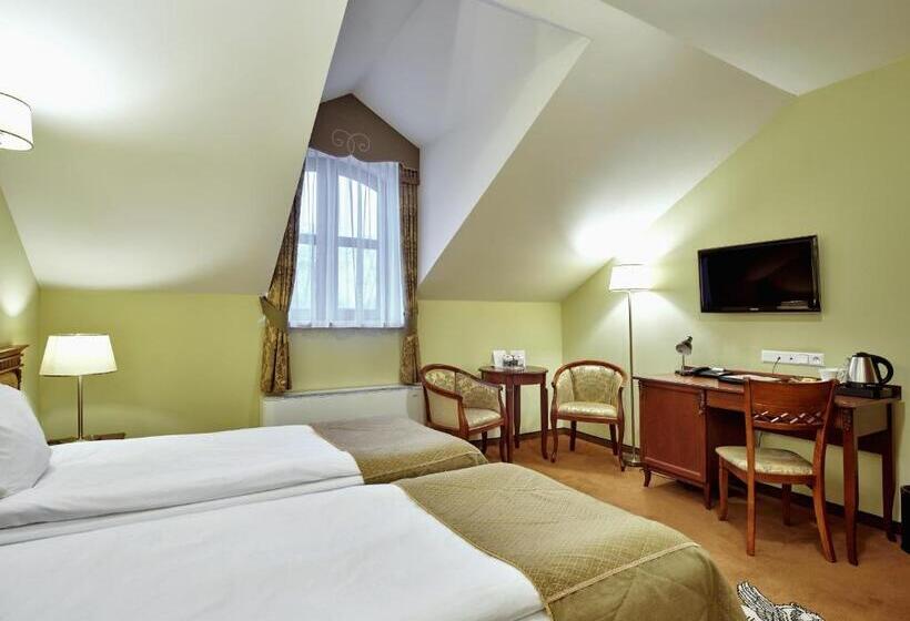 חדר סופריור, Koronny