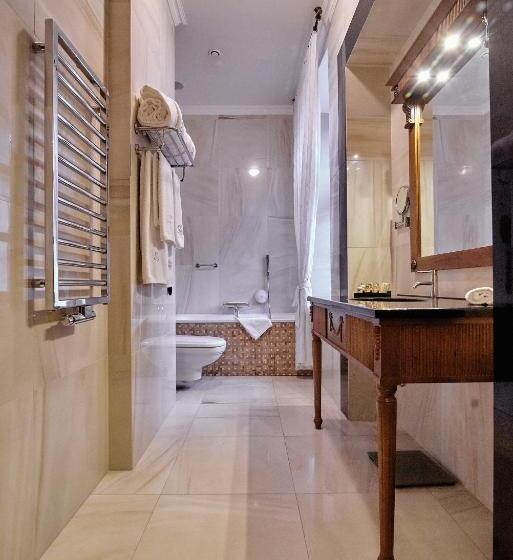 חדר סופריור, Koronny