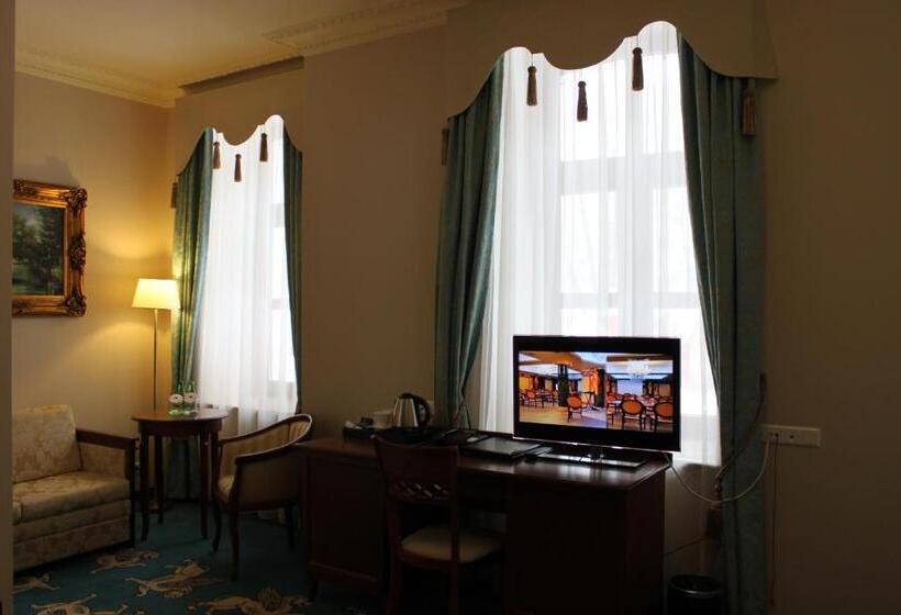 חדר דלוקס יחיד, Koronny