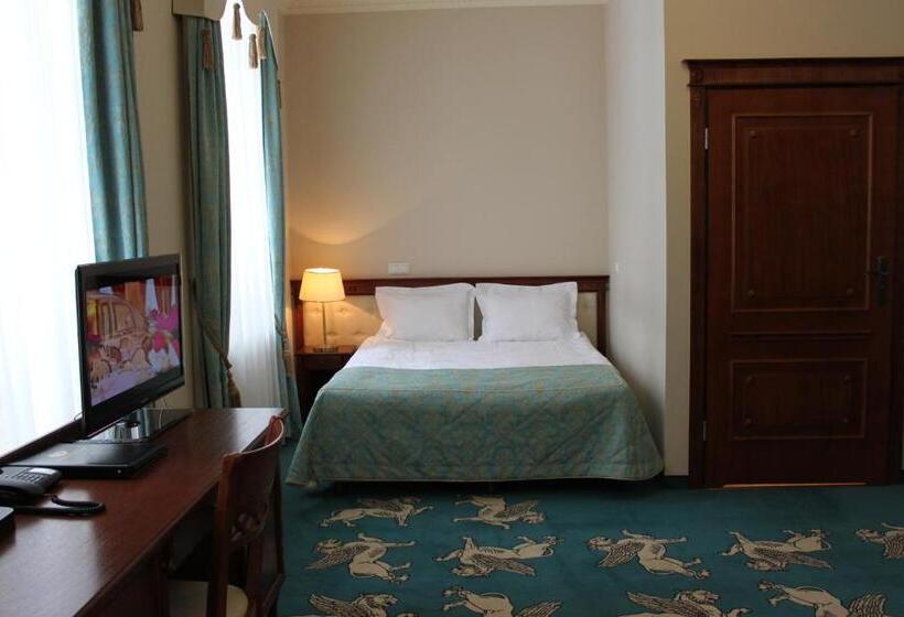 חדר דלוקס יחיד, Koronny