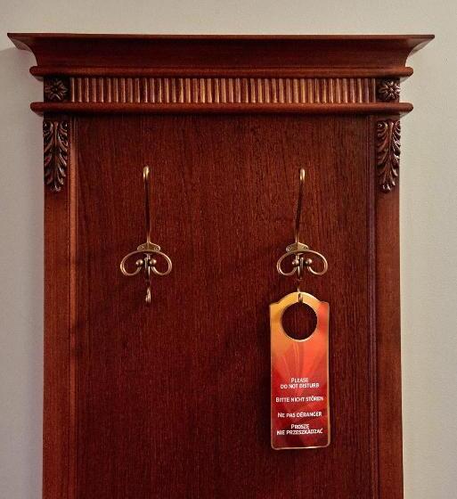 חדר דלוקס יחיד, Koronny