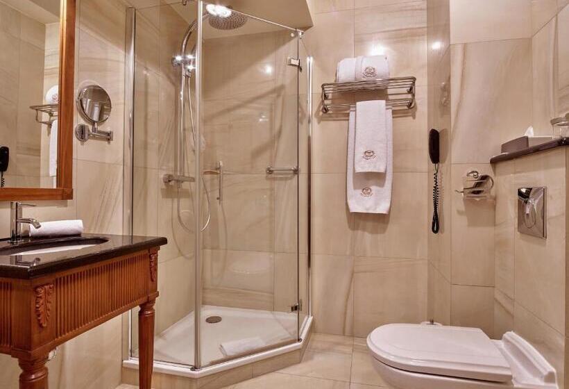 חדר דלוקס יחיד, Koronny