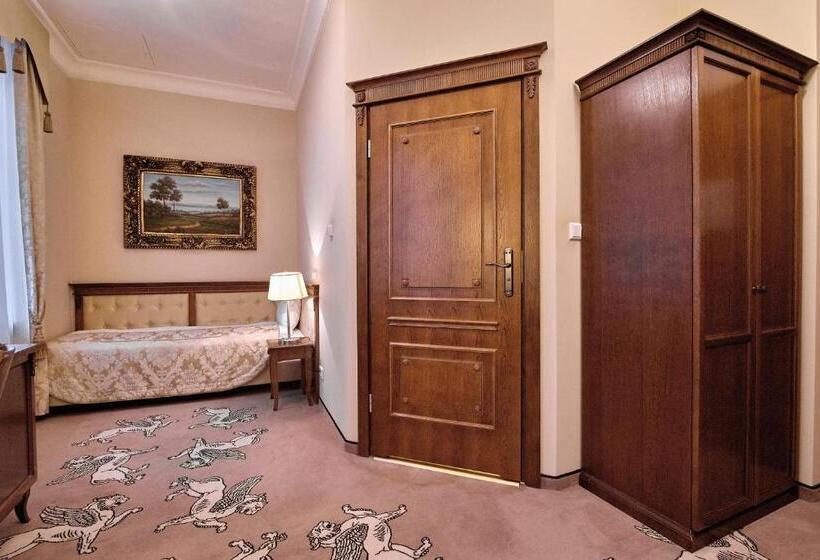 חדר סטנדרט יחיד, Koronny