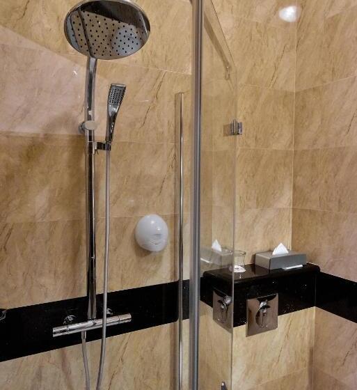 חדר סטנדרט יחיד, Koronny