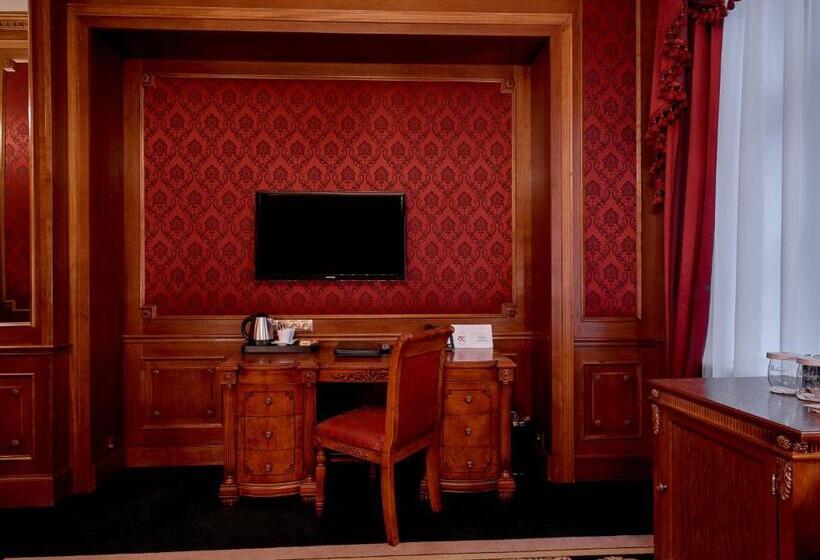 דירת חדר, Koronny