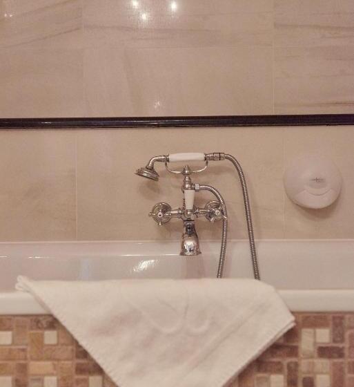 דירת חדר, Koronny