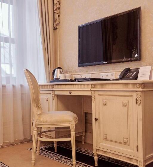 דירת חדר, Koronny