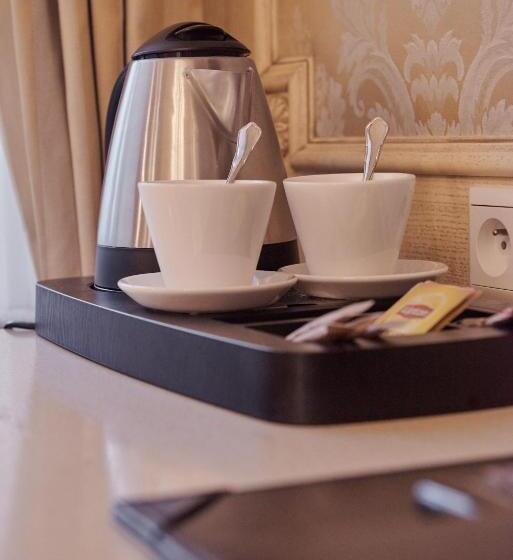 דירת חדר, Koronny