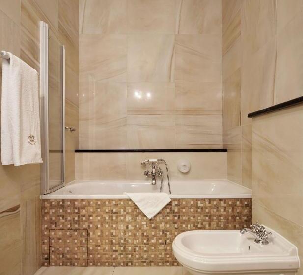 דירת חדר, Koronny