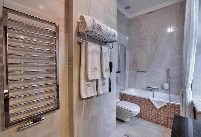 חדר סופריור, Koronny