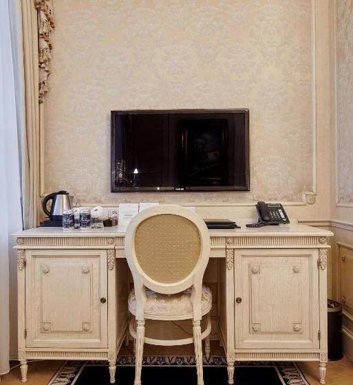 דירת חדר, Koronny