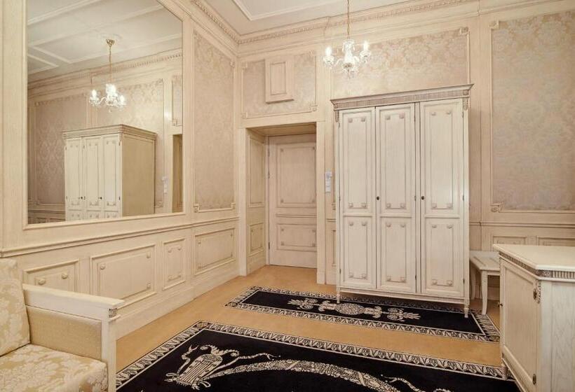 דירת חדר, Koronny