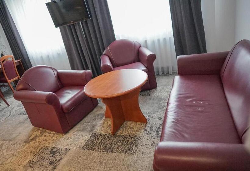 豪华套房, Nafta Krosno