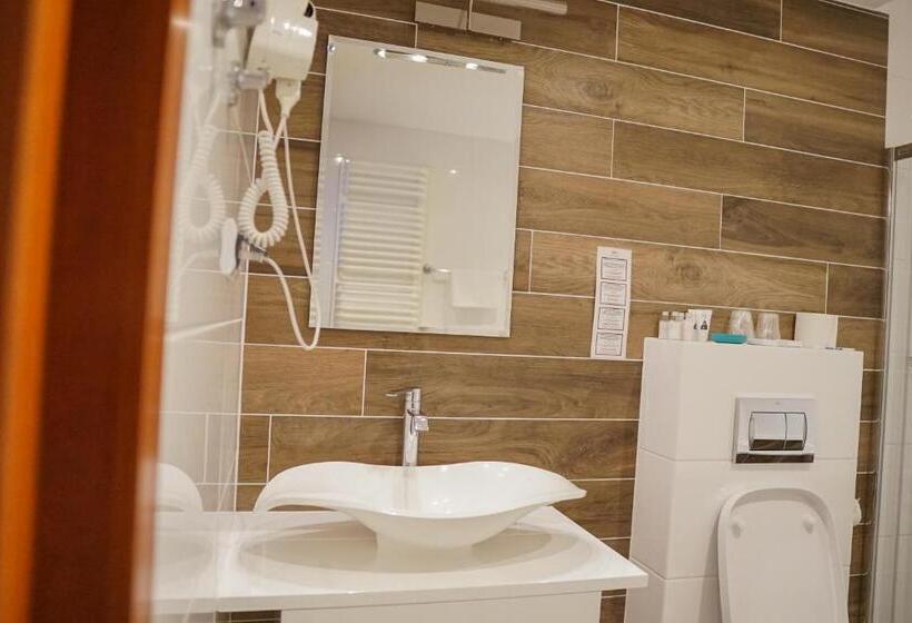 豪华套房, Nafta Krosno