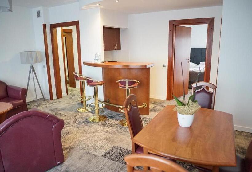 豪华套房, Nafta Krosno