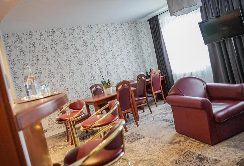 豪华套房, Nafta Krosno