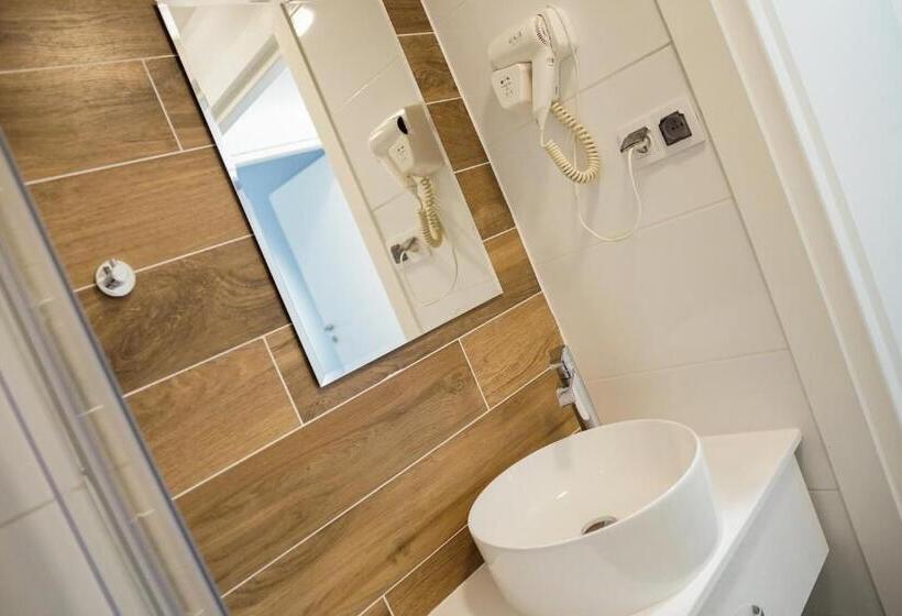 经济四人间 - 带共用浴室, Nafta Krosno