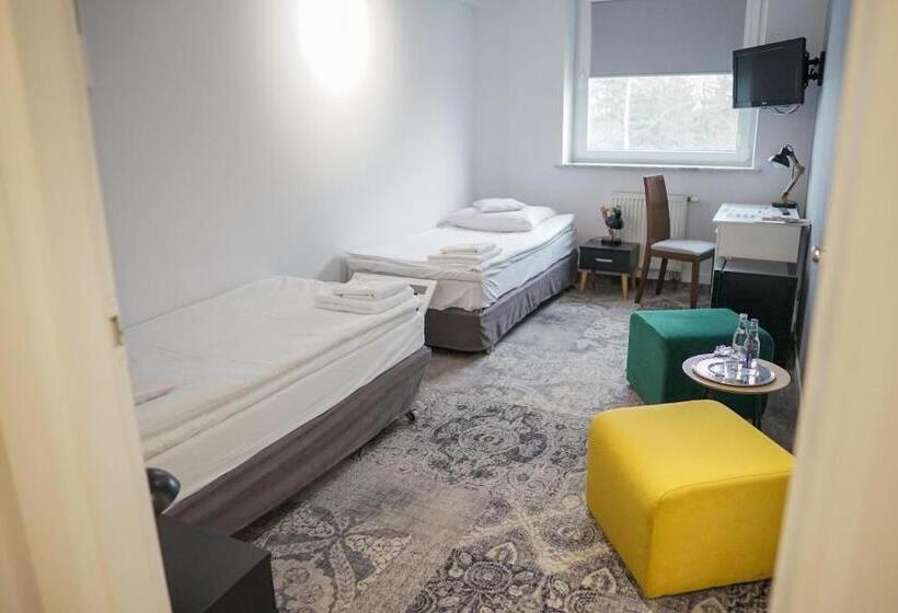 经济四人间 - 带共用浴室, Nafta Krosno