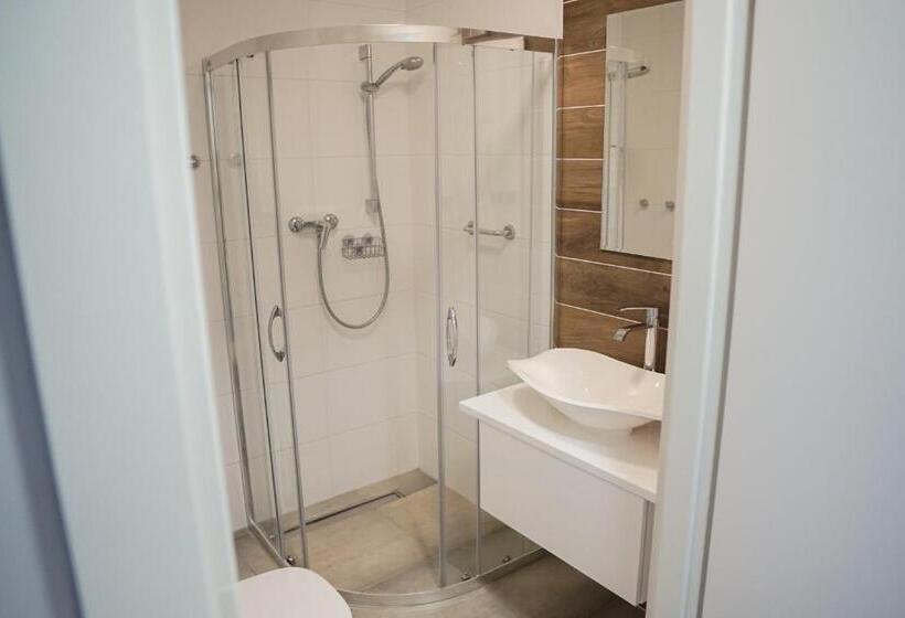 高级大房间, Nafta Krosno