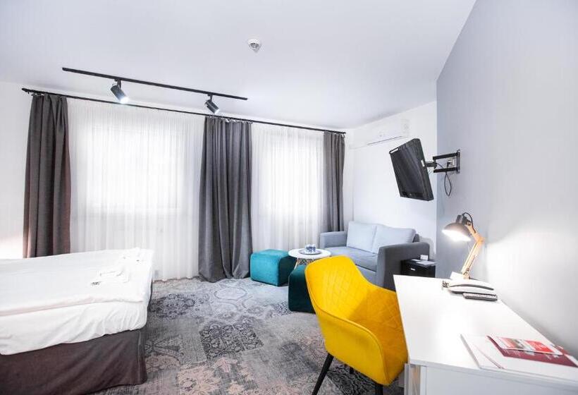 高级大房间, Nafta Krosno