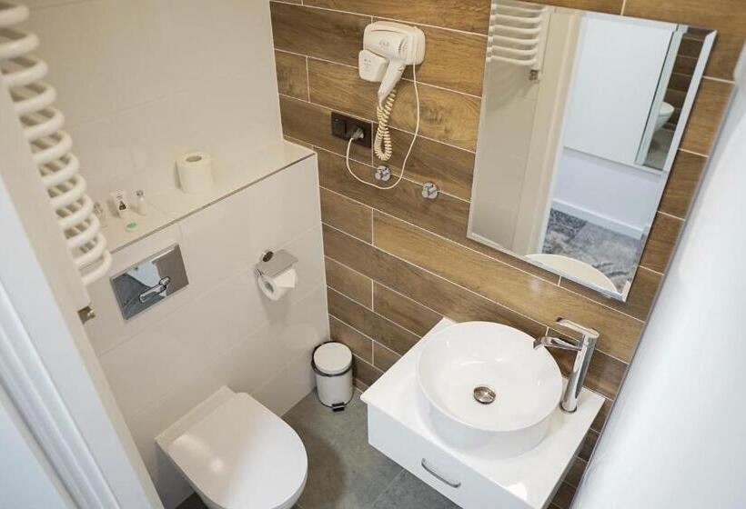 高级单人间, Nafta Krosno